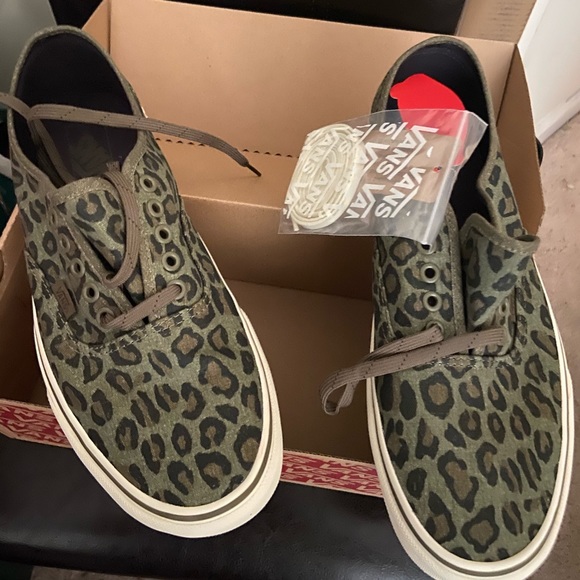 green cheetah vans